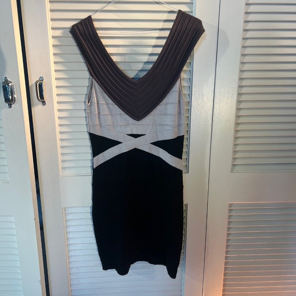 WOW Couture Colorblock Bandage Dress – Bodycon V-Neck Sleeveless, Size S
